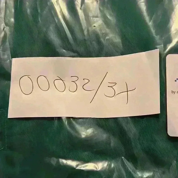 Amazon Essentials Women's Slim Fit Jogger Scrub Pant - Picture 4 of 4